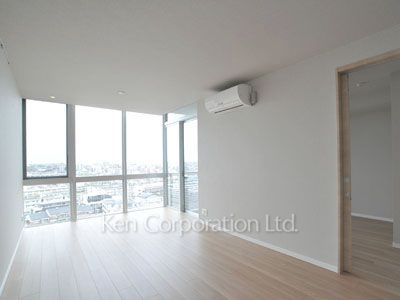 Living-Dining ※Photo of the same layout on 10 floor. Decoration and fixture may differ.