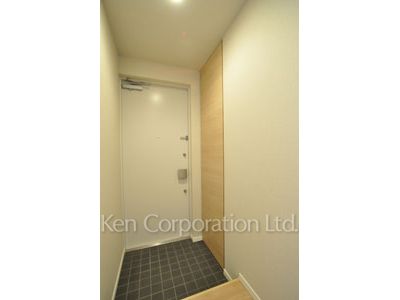 Entrance ※Photo of the same layout on 10 floor. Decoration and fixture may differ.