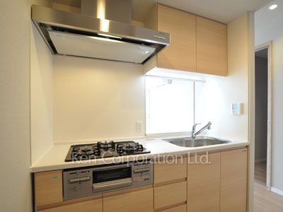 Kitchen ※Photo of the same layout on 10 floor. Decoration and fixture may differ.