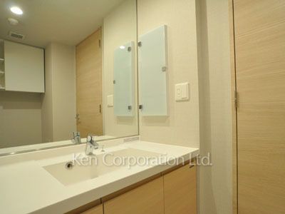 Powder Room ※Photo of the same layout on 10 floor. Decoration and fixture may differ.
