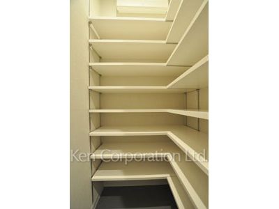 Shoes-In Closet ※Photo of the same layout on 10 floor. Decoration and fixture may differ.