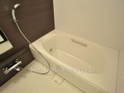 Bath ※Photo of the same layout on 10 floor. Decoration and fixture may differ.