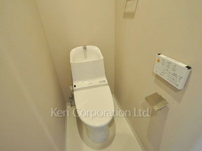 Lavatory ※Photo of the same layout on 10 floor. Decoration and fixture may differ.