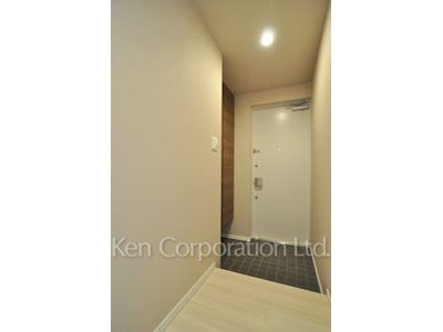 Entrance ※Photo of the same layout on 10 floor. Decoration and fixture may differ.