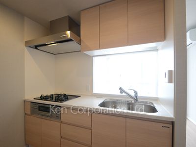 Kitchen ※Photo of the same layout on 7 floor. Decoration and fixture may differ.