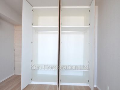 Closet ※Photo of the same layout on 9 floor. Decoration and fixture may differ.