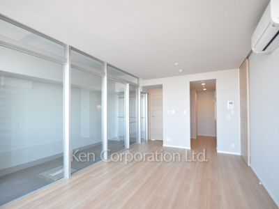 Living-Dining ※Photo of the same layout on 9 floor. Decoration and fixture may differ.