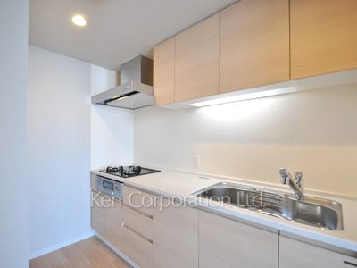 Kitchen ※Photo of the same layout on 9 floor. Decoration and fixture may differ.