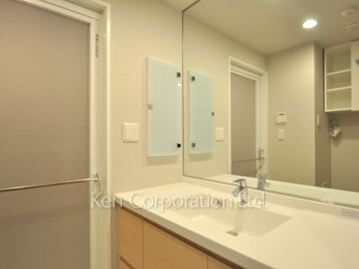 Powder Room ※Photo of the same layout on 9 floor. Decoration and fixture may differ.