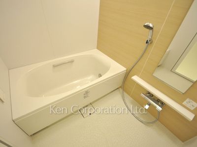 Bath ※Photo of the same layout on 9 floor. Decoration and fixture may differ.