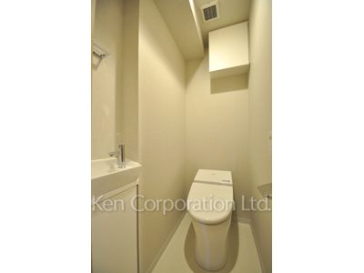 Lavatory ※Photo of the same layout on 9 floor. Decoration and fixture may differ.