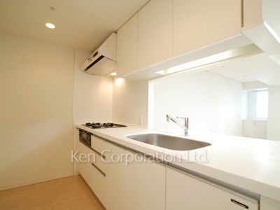 Kitchen ※Photo of the same layout on 7 floor. Decoration and fixture may differ.