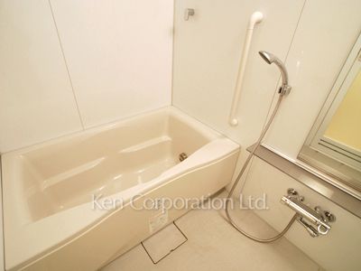 Bath ※Photo of the same layout on 7 floor. Decoration and fixture may differ.