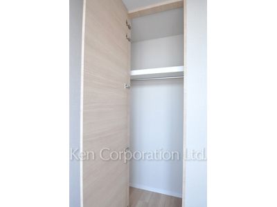 Closet ※Photo of the same layout on 10 floor. Decoration and fixture may differ.