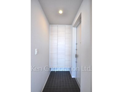 Entrance ※Photo of the same layout on 10 floor. Decoration and fixture may differ.