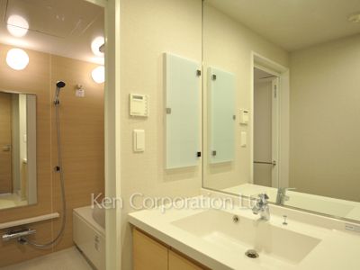 Powder Room ※Photo of the same layout on 10 floor. Decoration and fixture may differ.