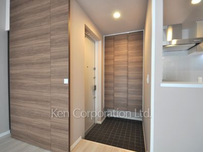 Entrance ※Photo of the same layout on 1 floor. Decoration and fixture may differ.