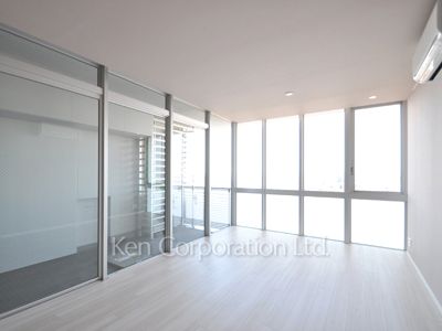 Living-Dining ※Photo of the same layout on 8 floor. Decoration and fixture may differ.