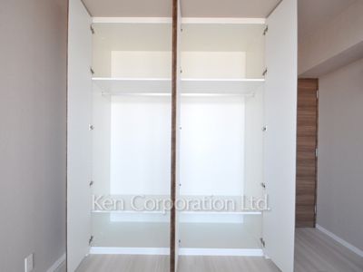 Closet ※Photo of the same layout on 8 floor. Decoration and fixture may differ.