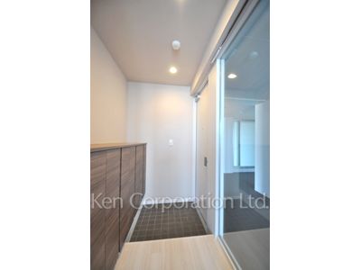 Entrance ※Photo of the same layout on 8 floor. Decoration and fixture may differ.