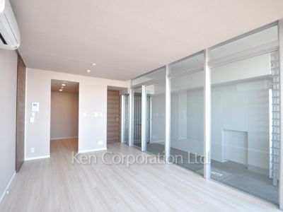 Living-Dining ※Photo of the same layout on 8 floor. Decoration and fixture may differ.