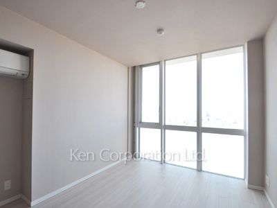 Bedroom ※Photo of the same layout on 8 floor. Decoration and fixture may differ.