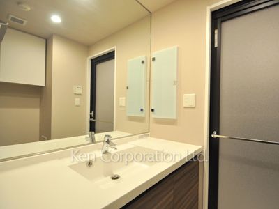 Powder Room ※Photo of the same layout on 8 floor. Decoration and fixture may differ.