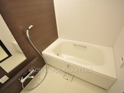 Bath ※Photo of the same layout on 8 floor. Decoration and fixture may differ.