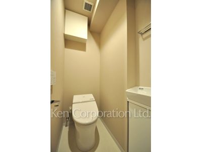 Lavatory ※Photo of the same layout on 8 floor. Decoration and fixture may differ.