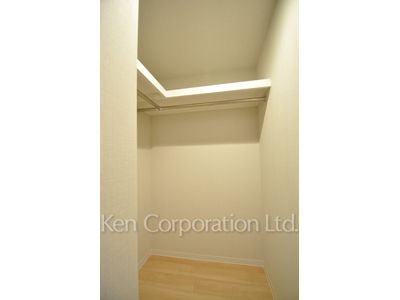 Walk-In Closet ※Photo of the same layout on 3 floor. Decoration and fixture may differ.