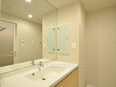 Powder Room ※Photo of the same layout on 3 floor. Decoration and fixture may differ.