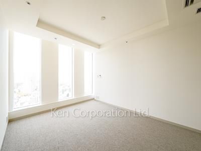 Bedroom ※Photo of the same layout on 32 floor. Decoration and fixture may differ.