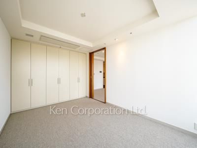 Bedroom ※Photo of the same layout on 32 floor. Decoration and fixture may differ.