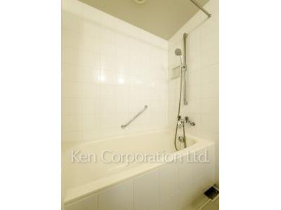 Bath ※Photo of the same layout on 32 floor. Decoration and fixture may differ.