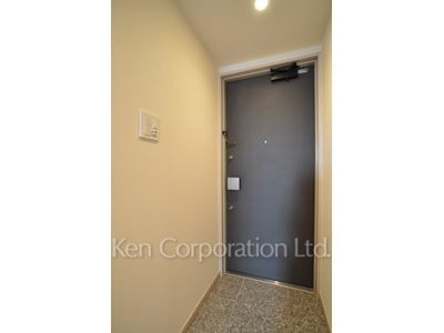 Entrance ※Photo of the same layout on 11 floor. Decoration and fixture may differ.