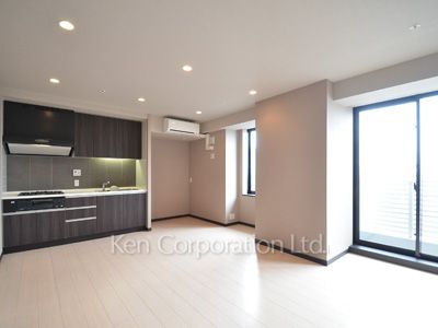 Living-Dining ※Photo of the same layout on 17 floor. Decoration and fixture may differ.