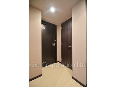 Entrance ※Photo of the same layout on 17 floor. Decoration and fixture may differ.