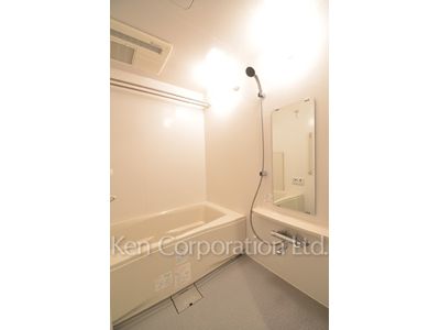 Bath ※Photo of the same layout on 17 floor. Decoration and fixture may differ.