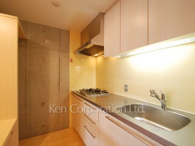 Kitchen ※Photo of the same layout on 7 floor. Decoration and fixture may differ.