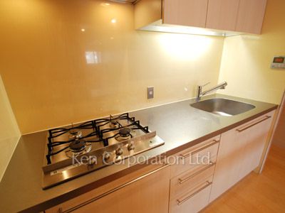 Kitchen ※Photo of the same layout on 7 floor. Decoration and fixture may differ.