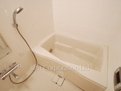Bath ※Photo of the same layout on 7 floor. Decoration and fixture may differ.