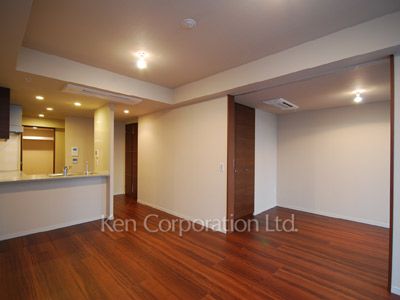 Living-Dining ※Photo of the same layout on 10 floor. Decoration and fixture may differ.