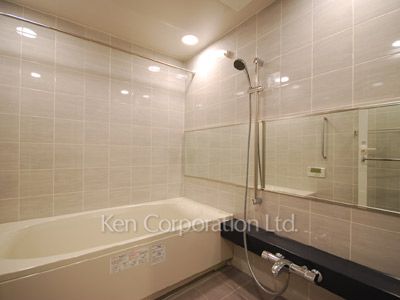 Bath ※Photo of the same layout on 10 floor. Decoration and fixture may differ.