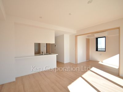 Living-Dining ※Photo of the same layout on 4 floor. Decoration and fixture may differ.