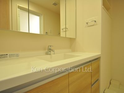 Powder Room ※Photo of the same layout on 4 floor. Decoration and fixture may differ.