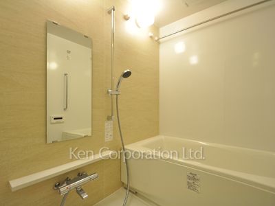 Bath ※Photo of the same layout on 4 floor. Decoration and fixture may differ.