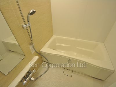 Bath ※Photo of the same layout on 4 floor. Decoration and fixture may differ.