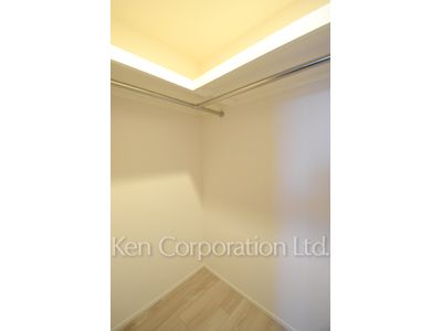 Walk-In Closet ※Photo of the same layout on 5 floor. Decoration and fixture may differ.