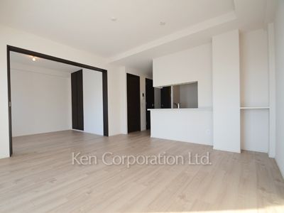 Living-Dining ※Photo of the same layout on 5 floor. Decoration and fixture may differ.
