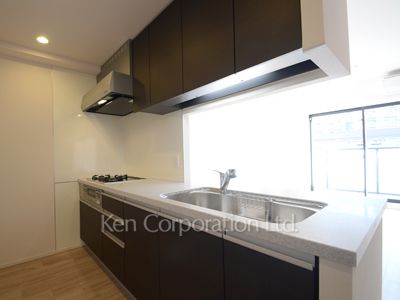 Kitchen ※Photo of the same layout on 5 floor. Decoration and fixture may differ.